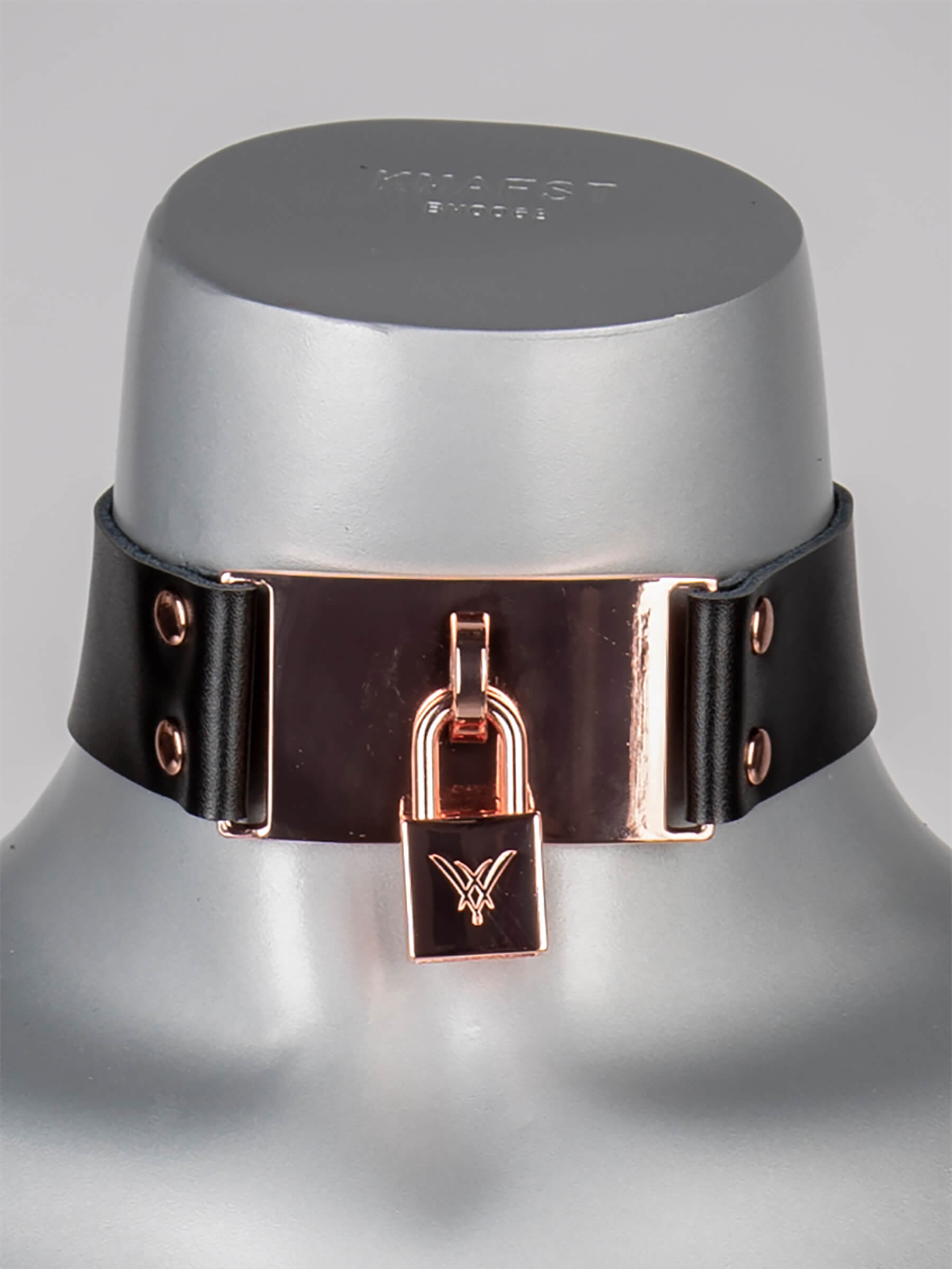 Genuine leather collar
