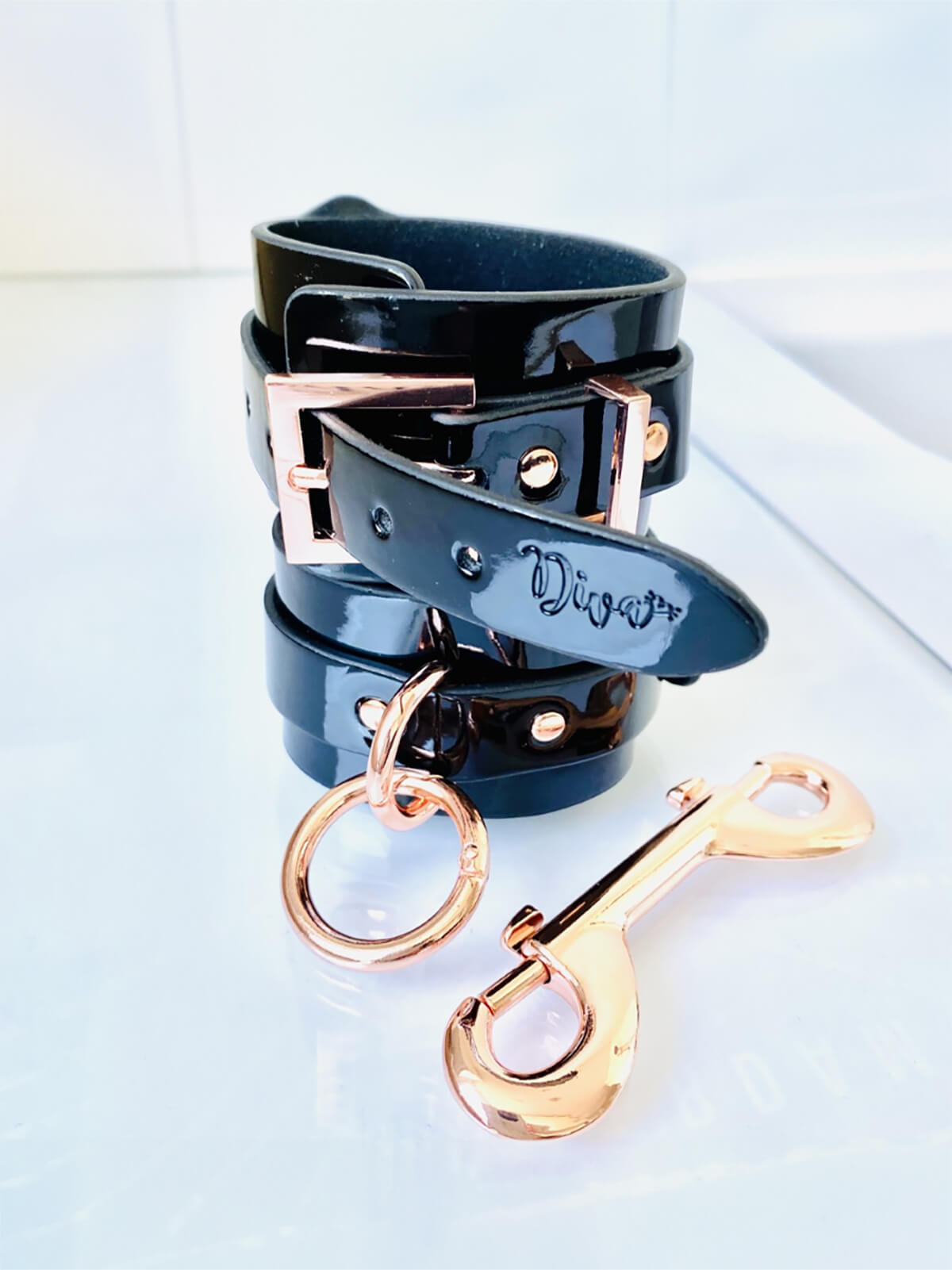 High-gloss ankle cuffs