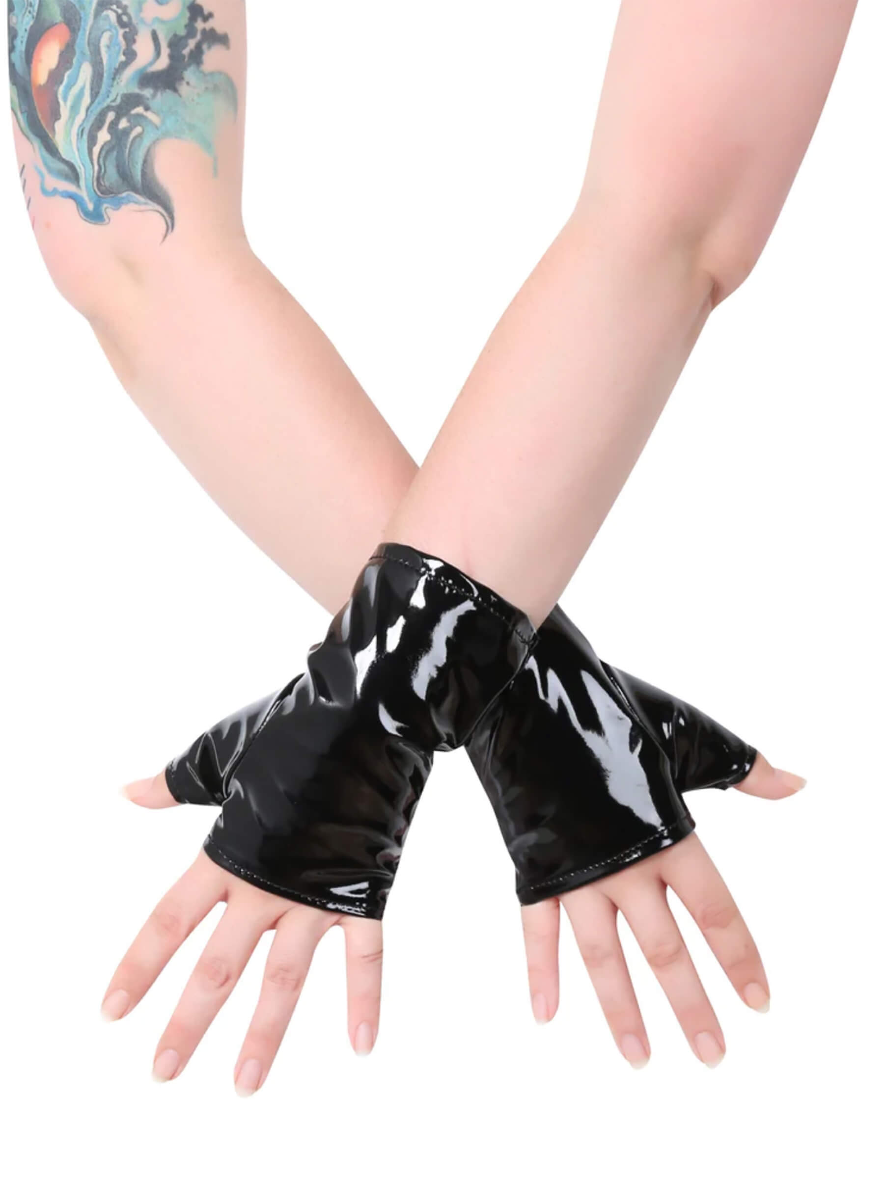 Short fingerless patent leather gloves