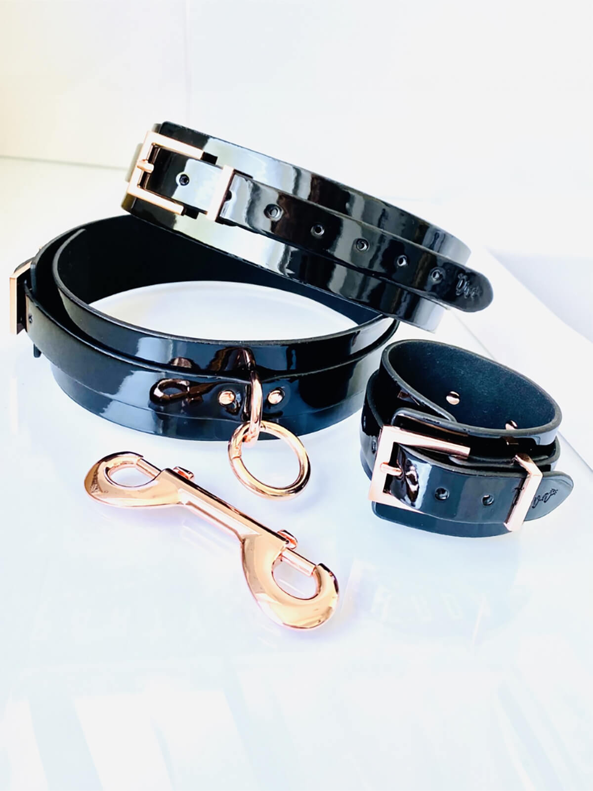 High-gloss handcuffs and thigh cuffs