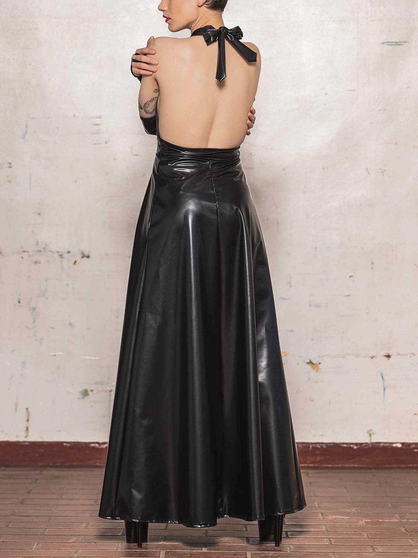 Mattschwarzes Lackkleid