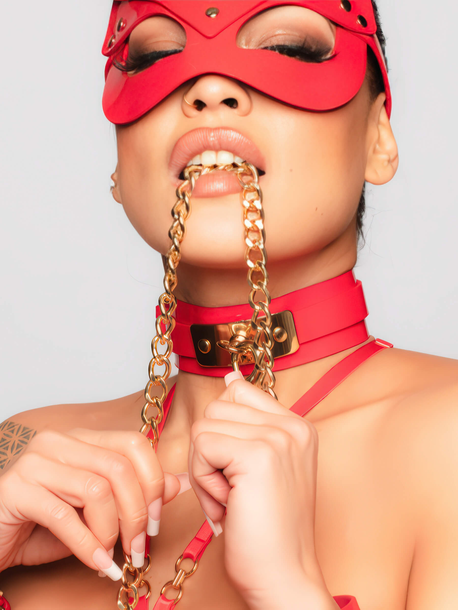 VEGAS – Hochglanz-Halsband mit O-Ring & Leine