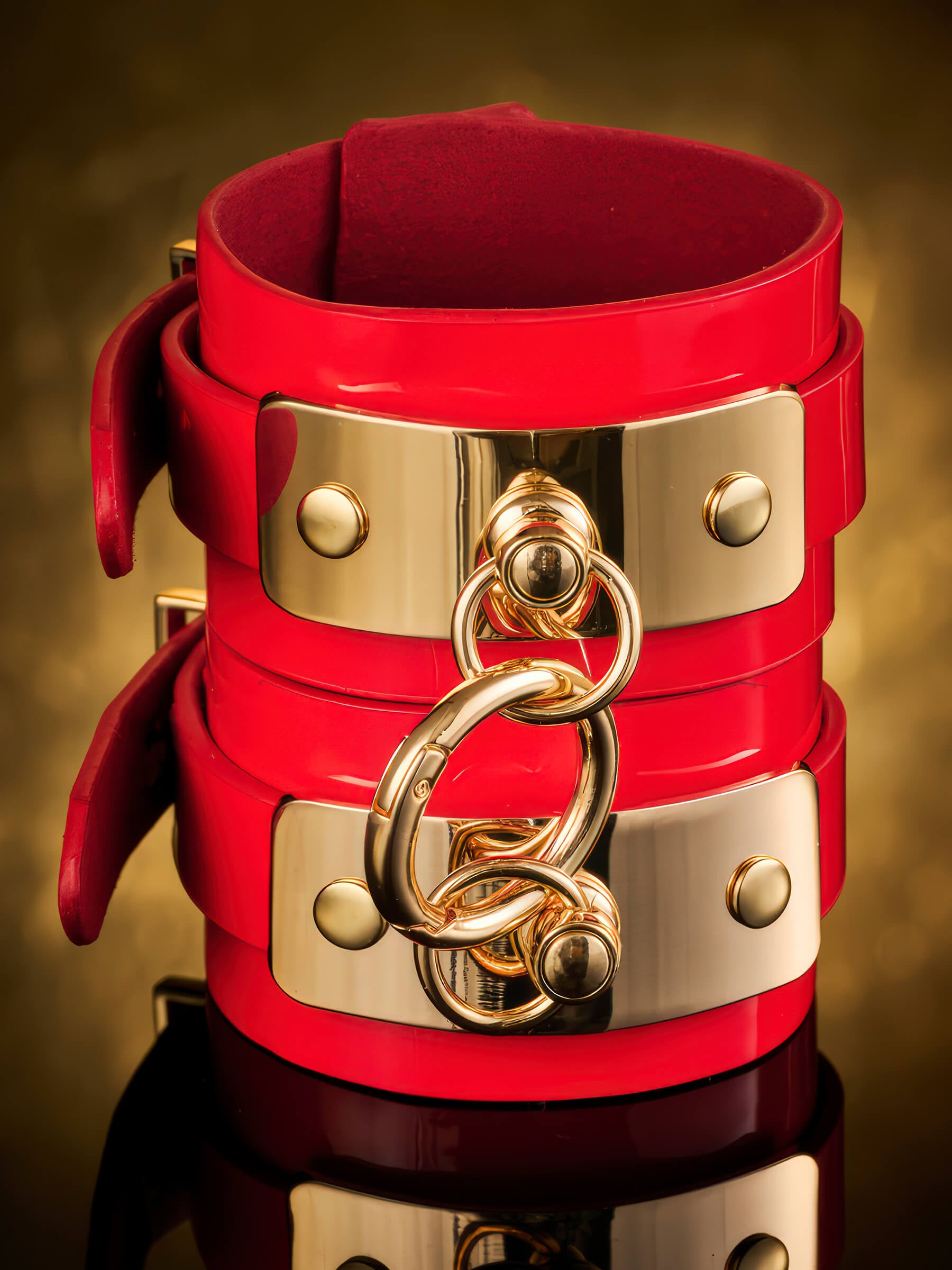 VEGAS – Red high-gloss ankle cuffs