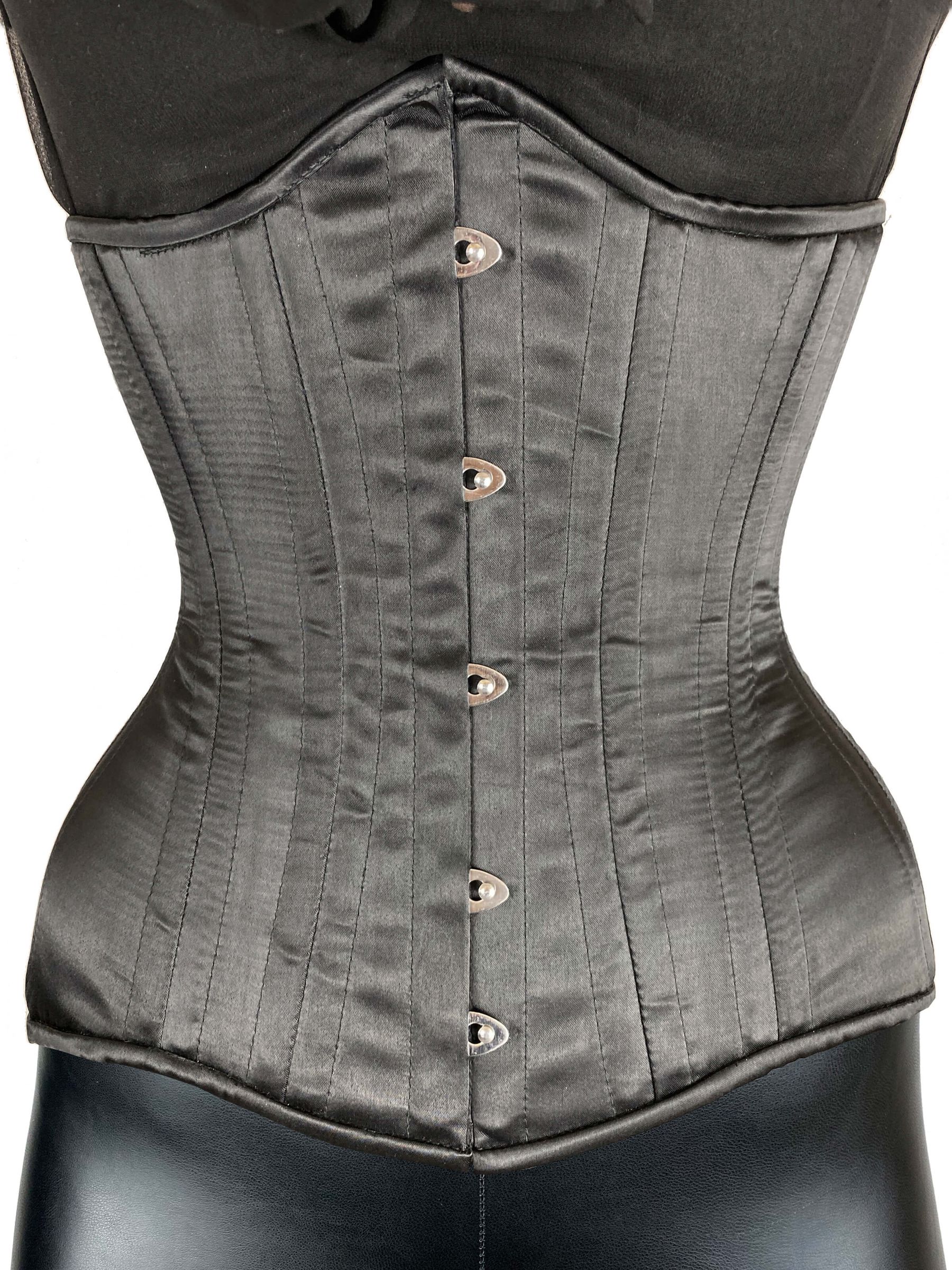 Unterbrustkorsett Celine in Schwarz aus Satin mit Edelstahlhaken – figurformendes Korsett für Taille und Hüfte